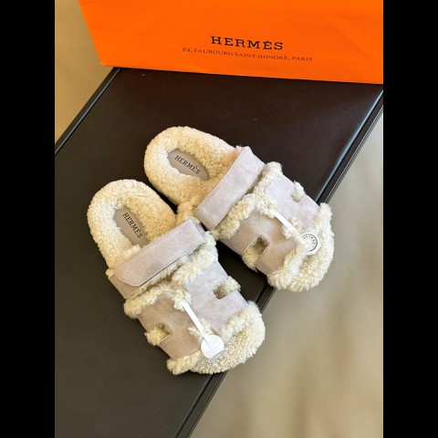 23ss herm*s 스웨이드 울스킨 시프레 샌들